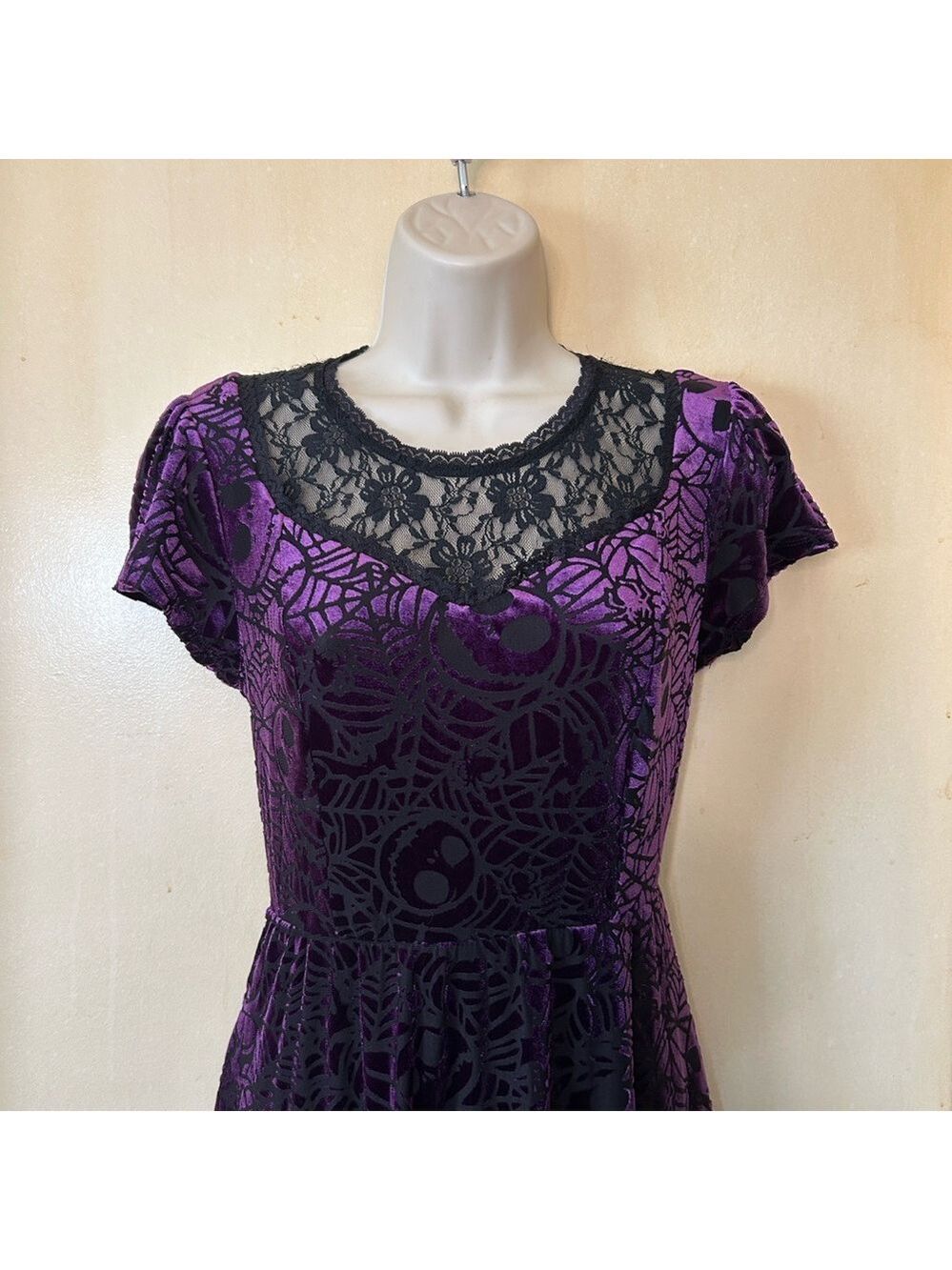 Disney Nightmare Before Christmas Purple Velvet Dress with Black Lace Detail M - Picture 4 of 13